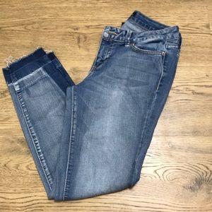 Women’s frayed jeans